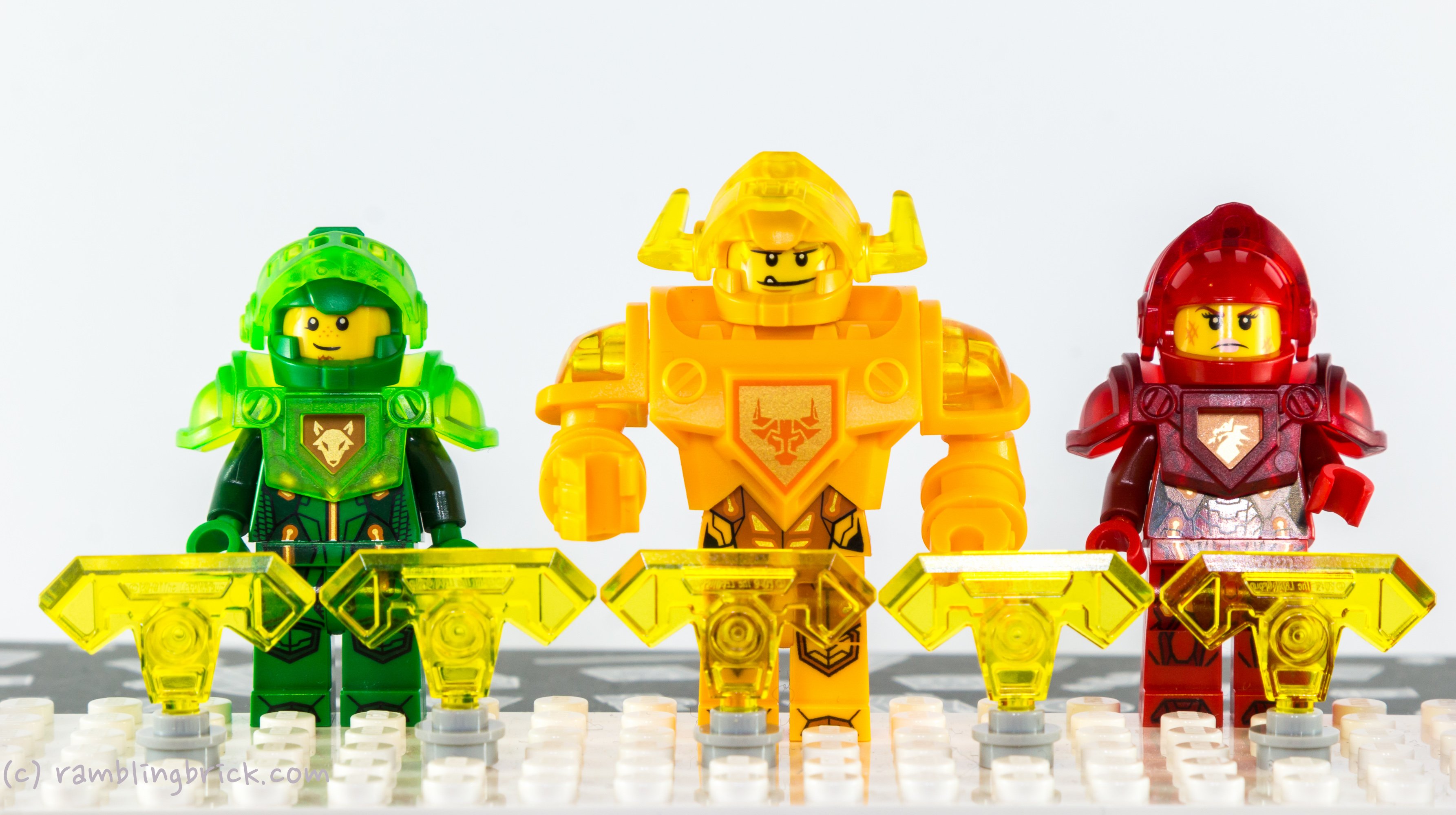 Bulking up the Minifigs: Ultimate Axl 70336