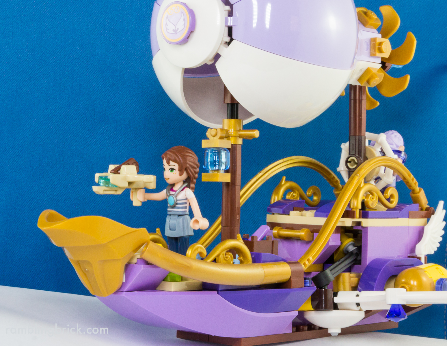 Bring Adventure to the Skies over Elvendale: Aira’s Airship and Amulet Chase 41184