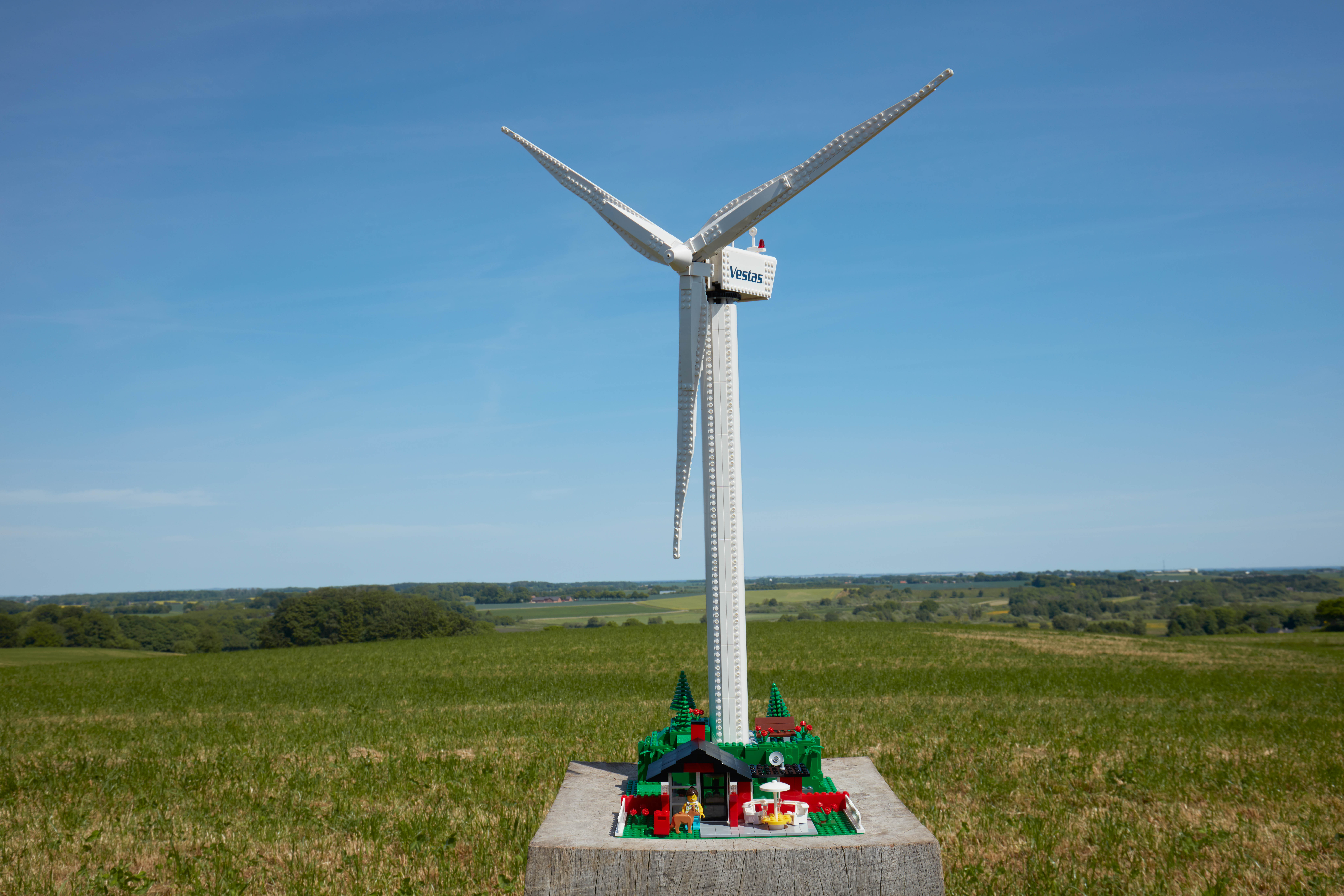 Creator Expert Vestas Wind Turbine Re-released and Sustainability Update [Announcement/Preview]